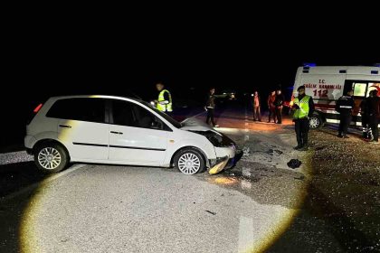 bilecikte-otmobiller-kafa-kafaya-carpisti-4-yarali