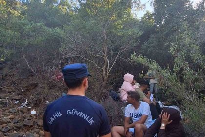 boncuklu-koyunda-29u-cocuk-59-duzensiz-gocmen-ve-3-gocmen-kacakcisi-yakalandi