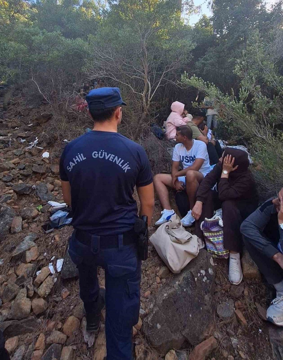 boncuklu-koyunda-29u-cocuk-59-duzensiz-gocmen-ve-3-gocmen-kacakcisi-yakalandi