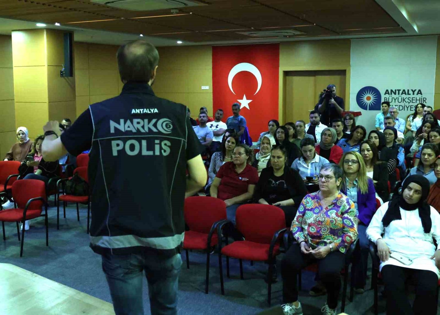 buyuksehir-personeline-madde-bagimliligi-ile-mucadele-egitimi