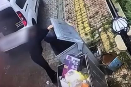 cop-konteyneri-icinde-uyusturucu-teslimati-kameraya-yansidi-4-kisi-6-bin-937-hapla-yakalandi