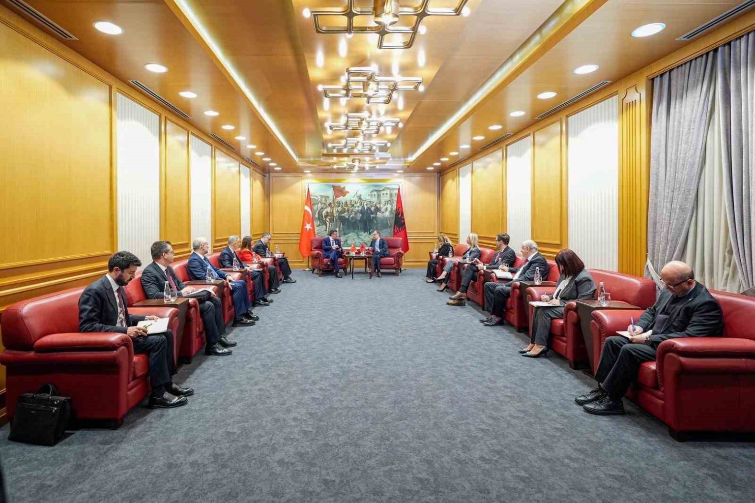 cumhurbaskani-yardimcisi-yilmaz-arnavutluk-cumhurbaskani-begaj-ile-gorustu