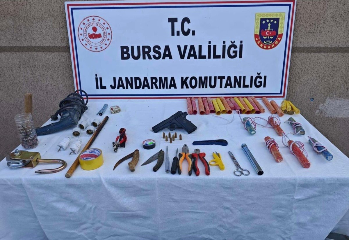 definecilerin-zulasindan-cephanelik-cikti