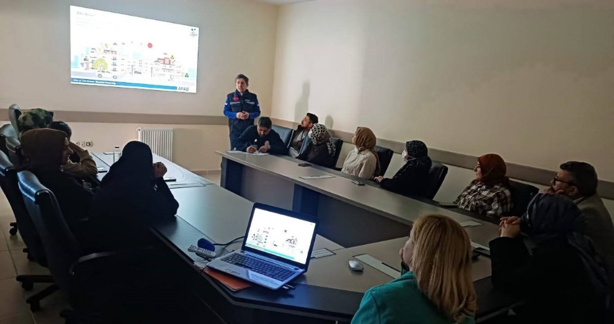 demirozunde-hastane-personeline-afet-ve-yangin-egitimi-verildi