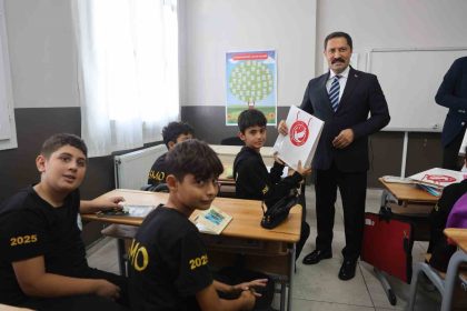 depremin-yaralarinin-sarildigi-hatayda-199-okul-insa-edildi