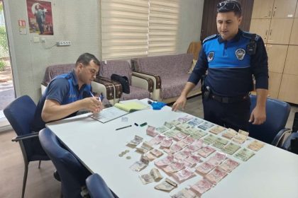 dilencilik-yapan-kadin-yarim-saatte-bin-32-lira-topladi