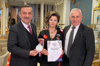 dunya-2-si-kadin-kuafor-denizlinin-gururu-oldu