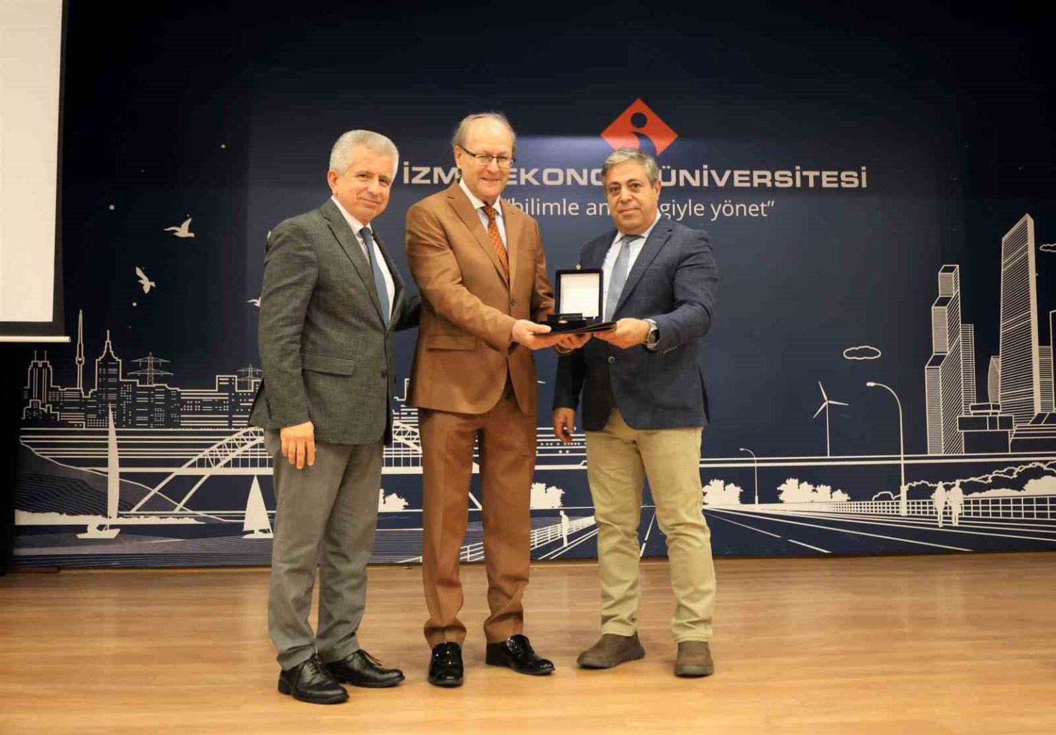 efsane-isimden-genclere-girisimcilik-tuyolari