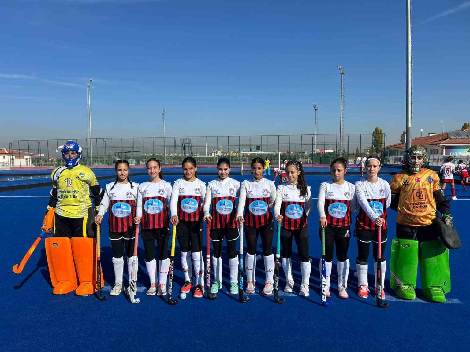 ege-yildizlari-kadin-hokey-takimi-muglaya-ucunculukle-dondu