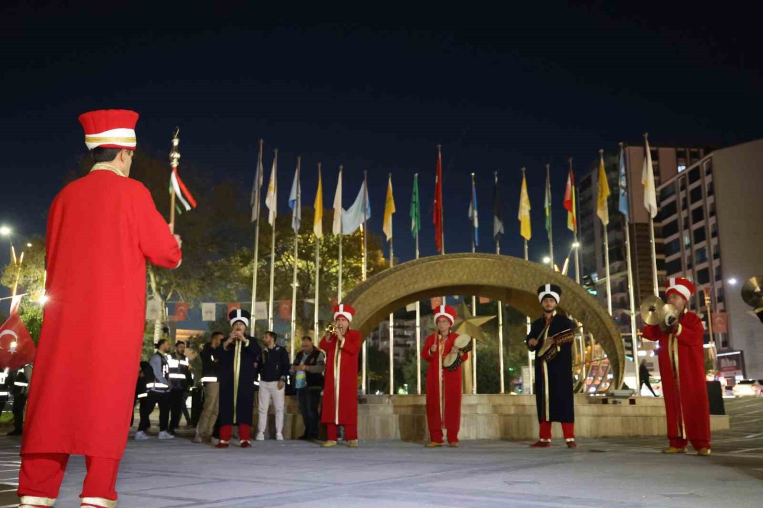 elazigda-28-uluslararasi-hazar-siir-aksamlari-basladi