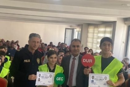 ereglide-okul-gecit-gorevlisi-ogrenciler-yeleklerini-giydi