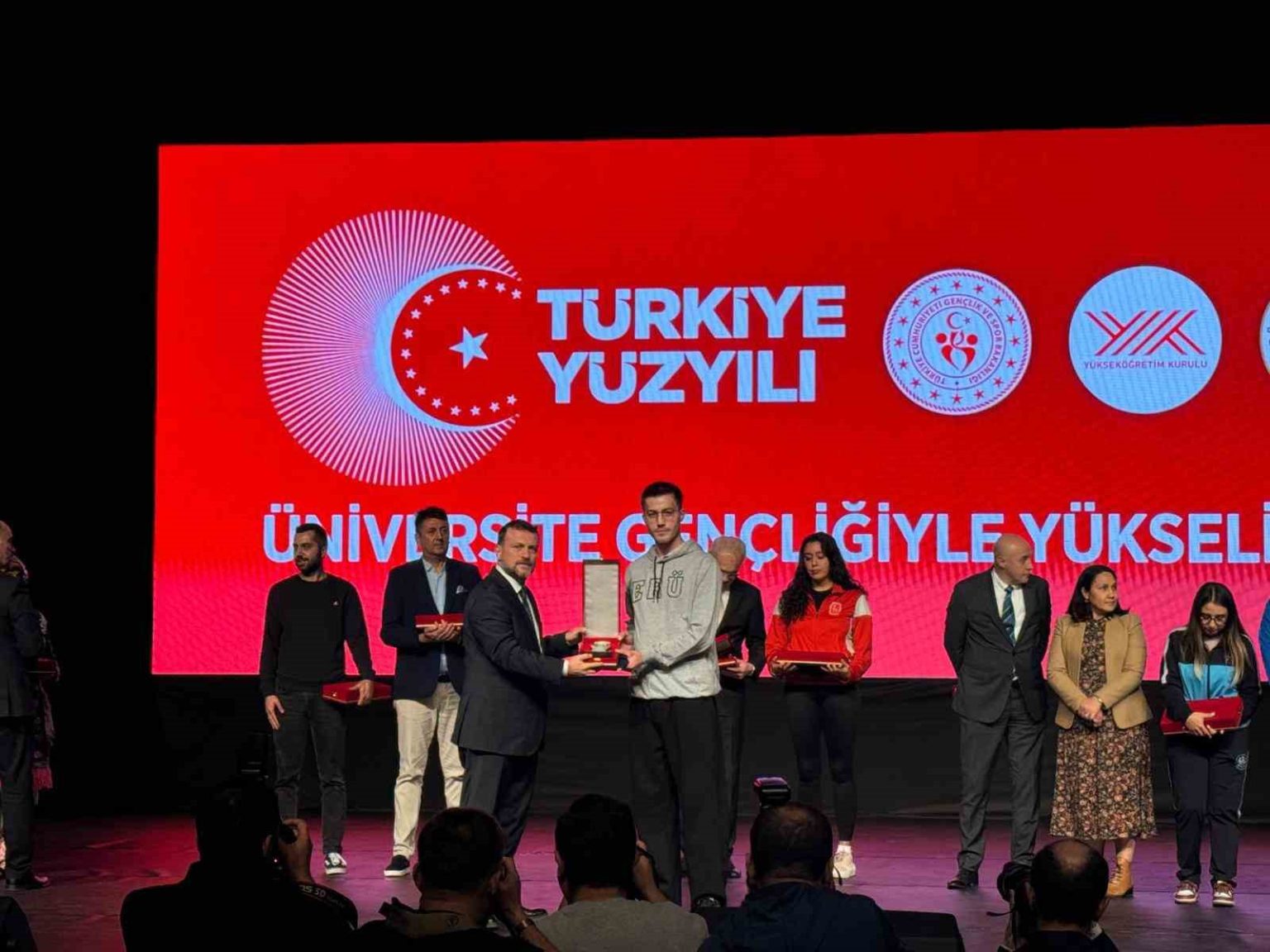 eruye-fisudan-uc-odul-birden