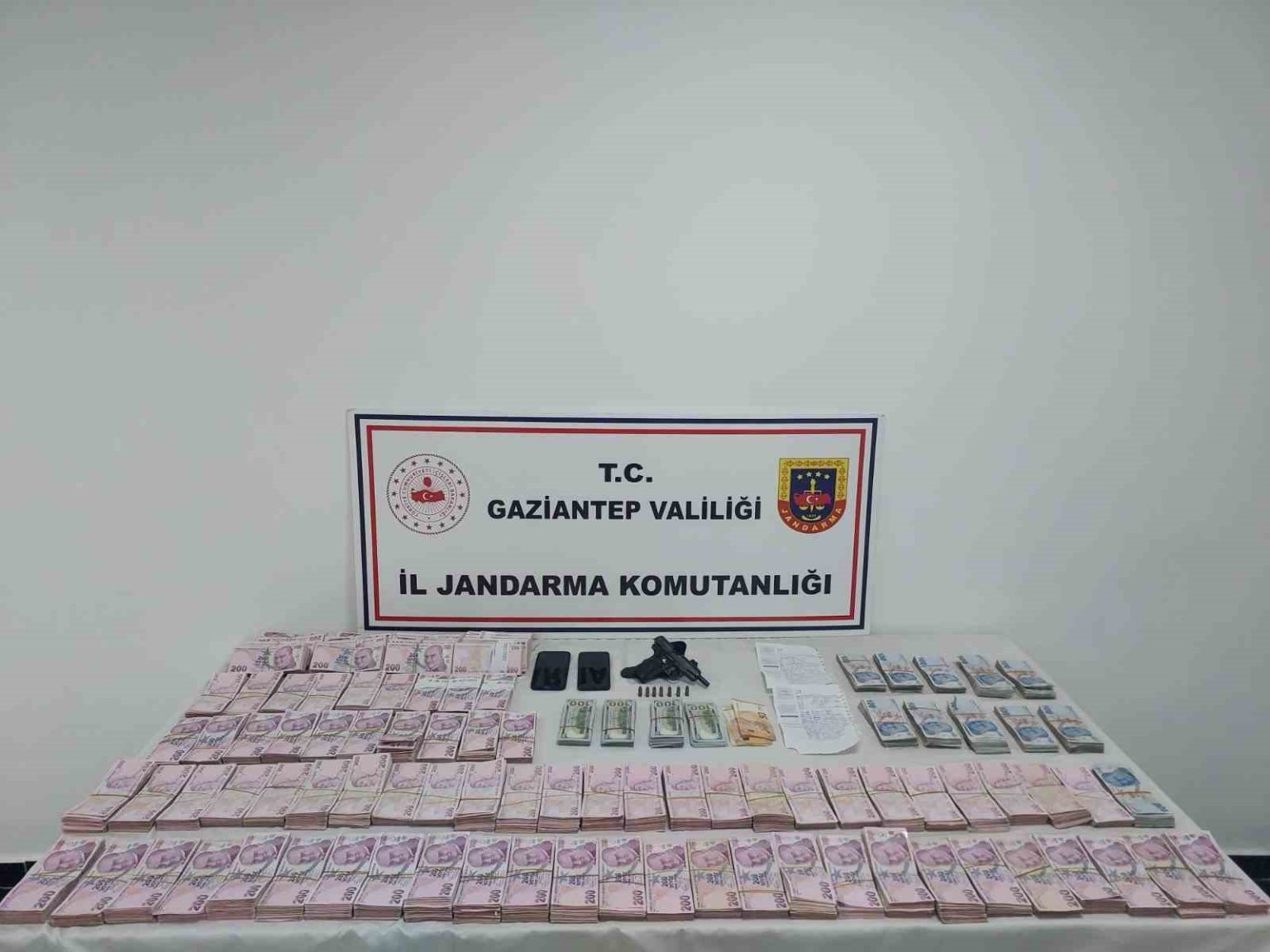 gaziantepte-16-milyon-tl-degerinde-34-bin-litre-kacak-akaryakit-ele-gecirildi