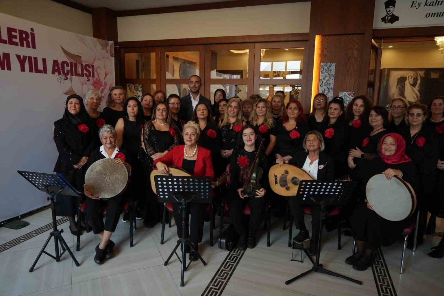 gaziosmanpasa-belediyesi-kadin-sanat-merkezlerinde-yeni-egitim-donemi-acildi