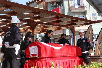 hayatini-kaybeden-polis-memuru-son-yolculuguna-ugurlandi