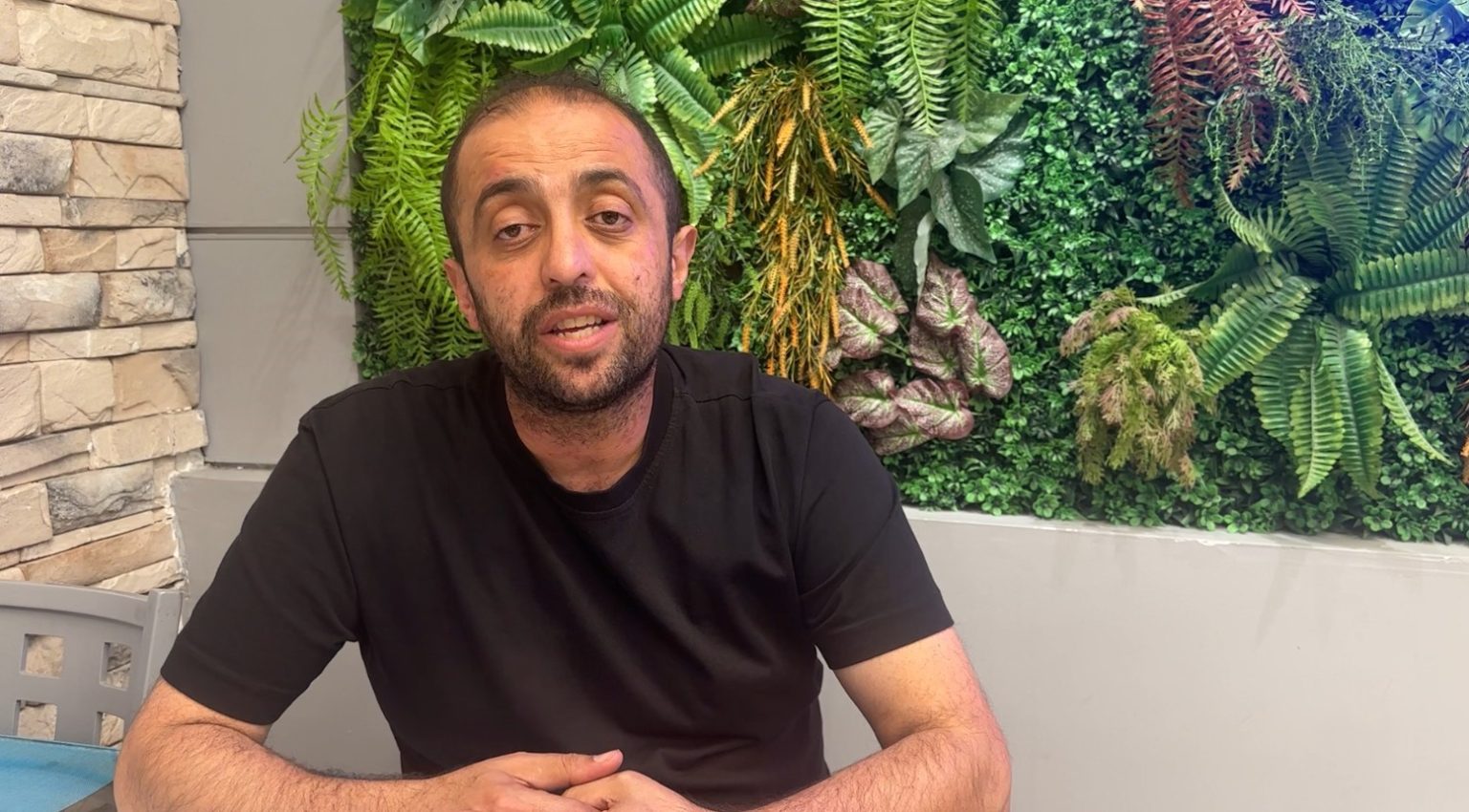 hediyelik-esya-satan-dukkana-girmekten-cekinen-kadin-ile-vatandasin-gulumseten-diyalogu