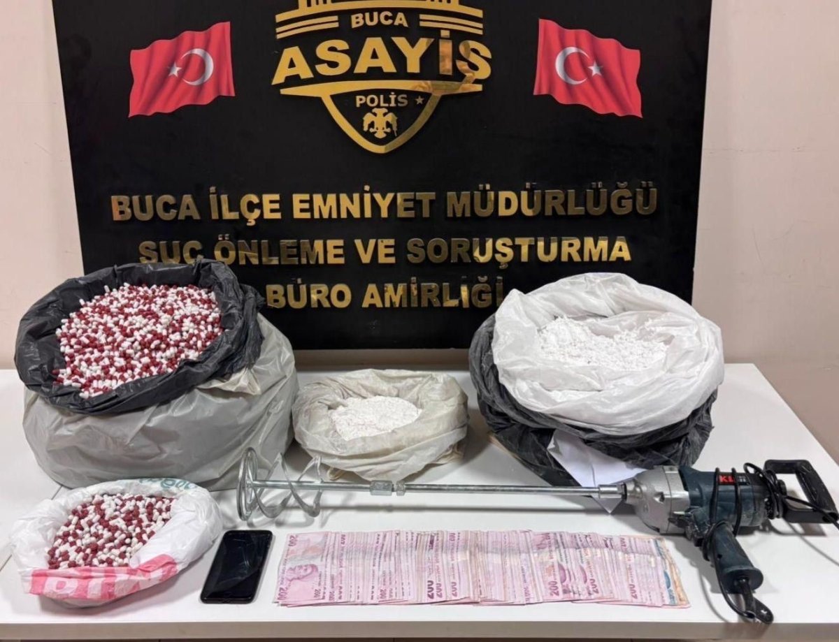 izmirde-uyusturucu-imalatcisi-polise-yakalandi