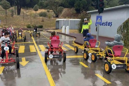 jandarmadan-miniklere-trafik-egitimi