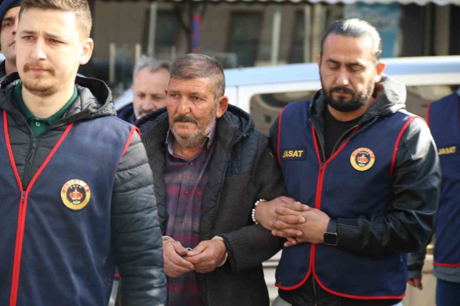 kardesini-oldurup-ahirin-temeline-gomen-kardes-adliyeye-sevk-edildi