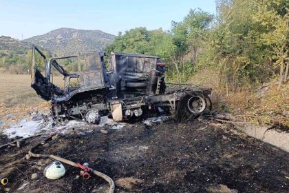 kaza-yapan-tir-yanarak-kul-oldu