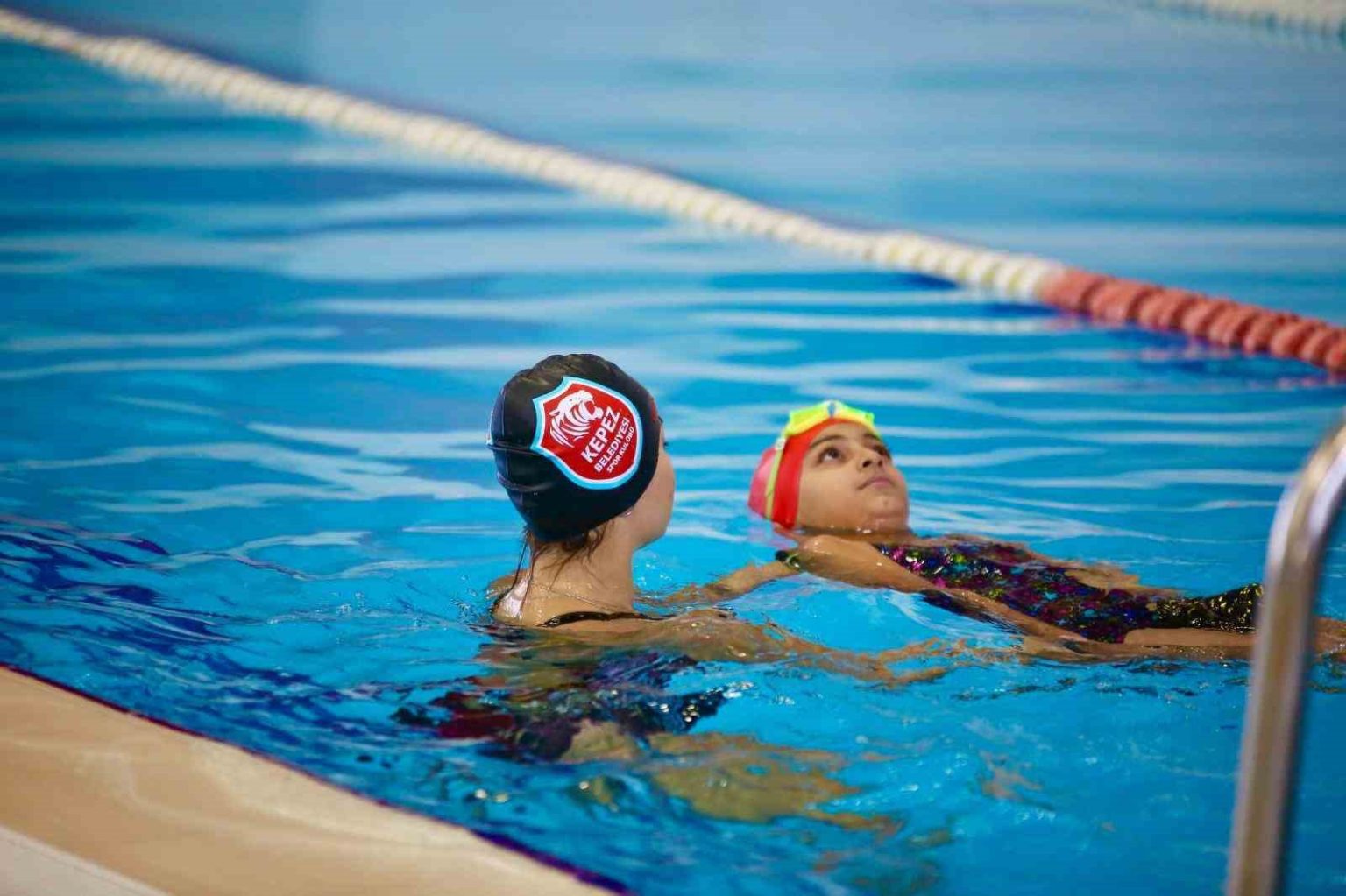 kepezde-yuzme-keyfi-kisin-da-devam-ediyor