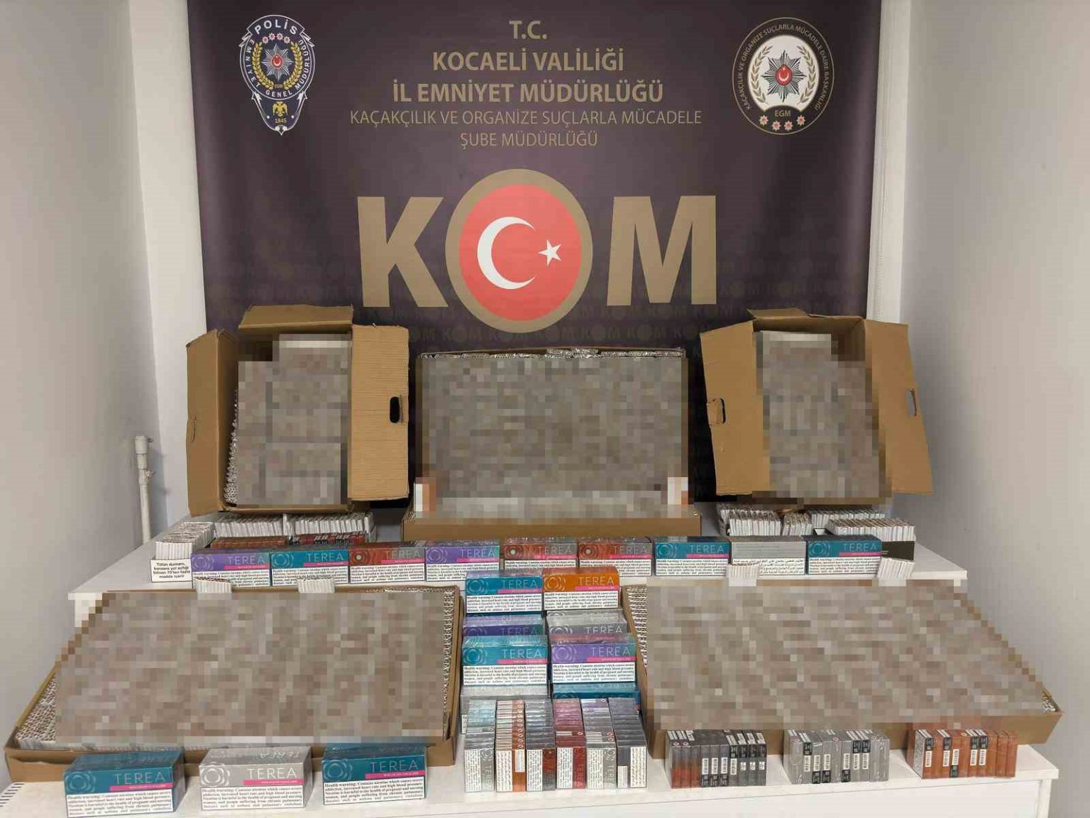 kocaelide-41-bin-880-adet-dolu-makaron-ele-gecirildi