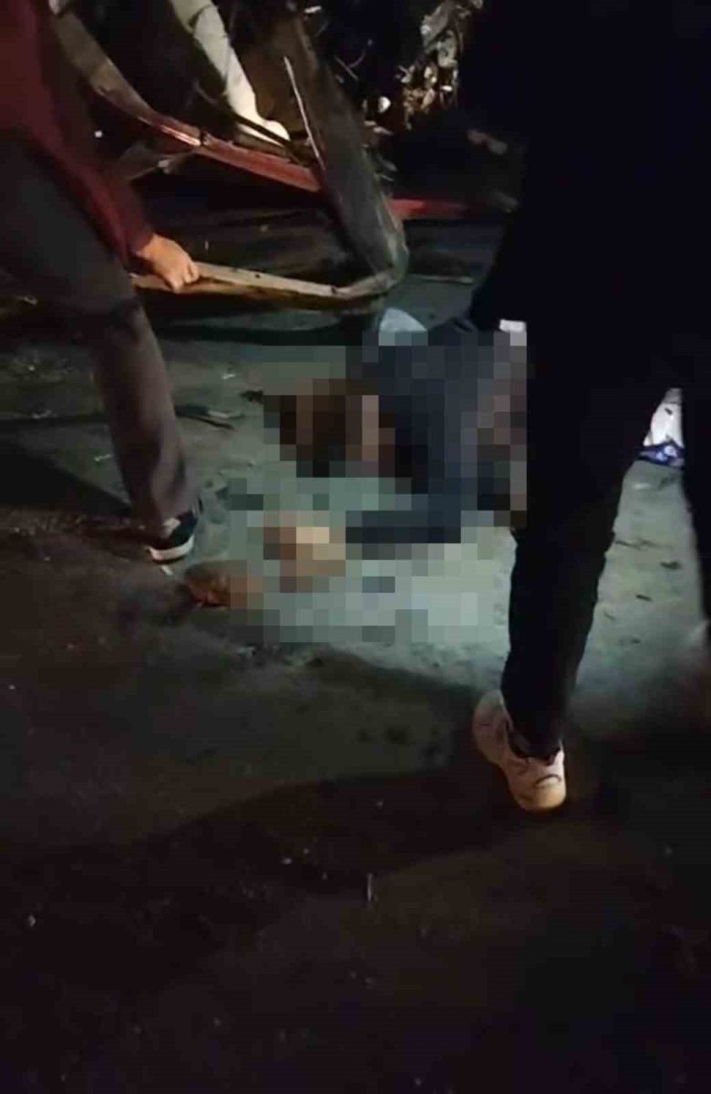 kontrolden-cikarak-bariyere-carpan-otomobilin-surucusu-agir-yaralandi