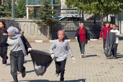koylerinden-ve-okullarindan-30-torba-cop-topladilar
