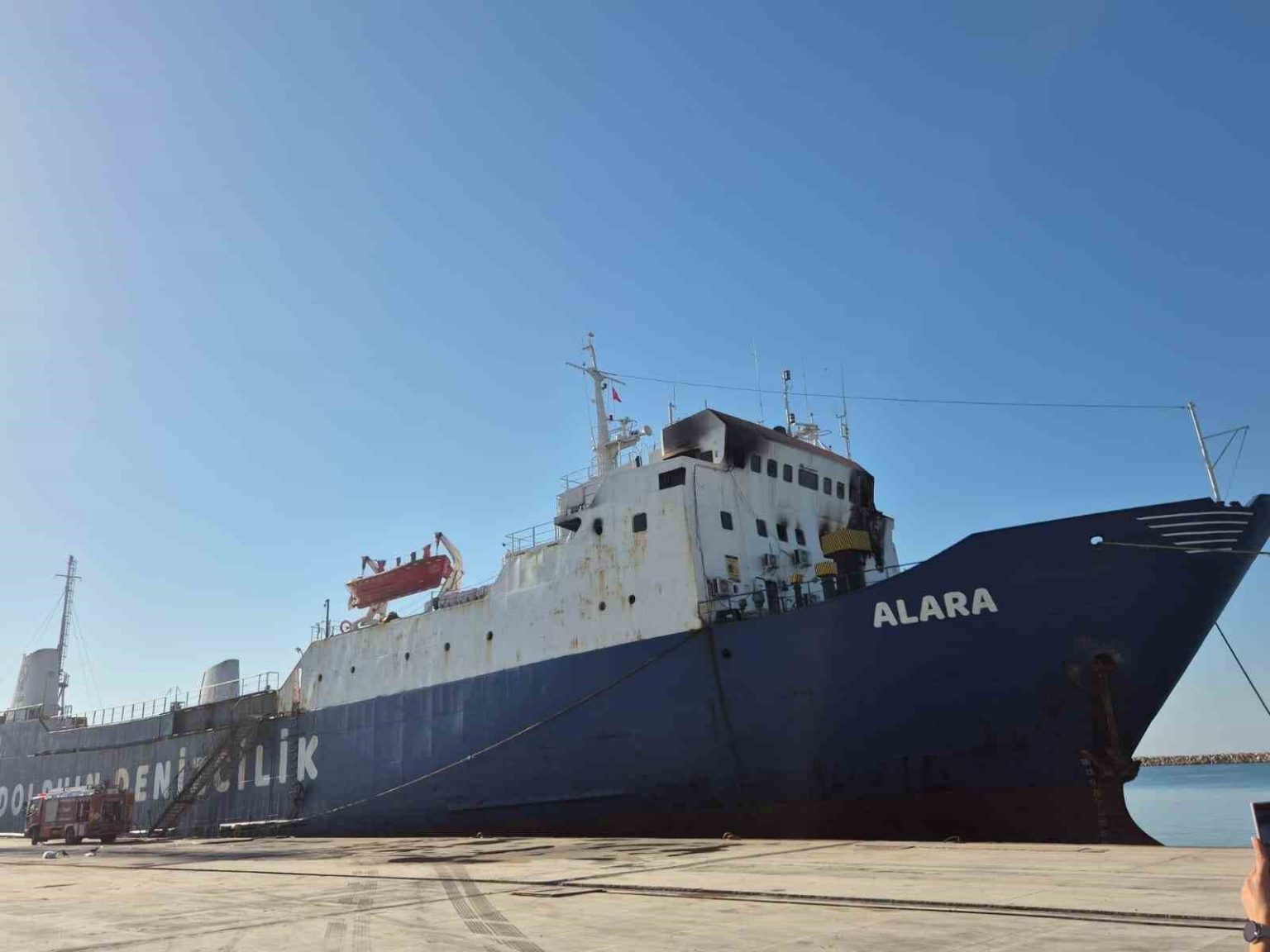 limana-bagli-yuk-gemisinde-cikan-yangin-sonduruldu