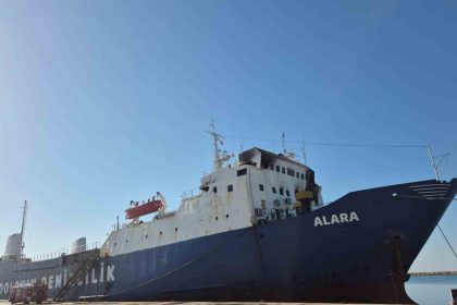 limana-bagli-yuk-gemisinde-cikan-yangin-sonduruldu