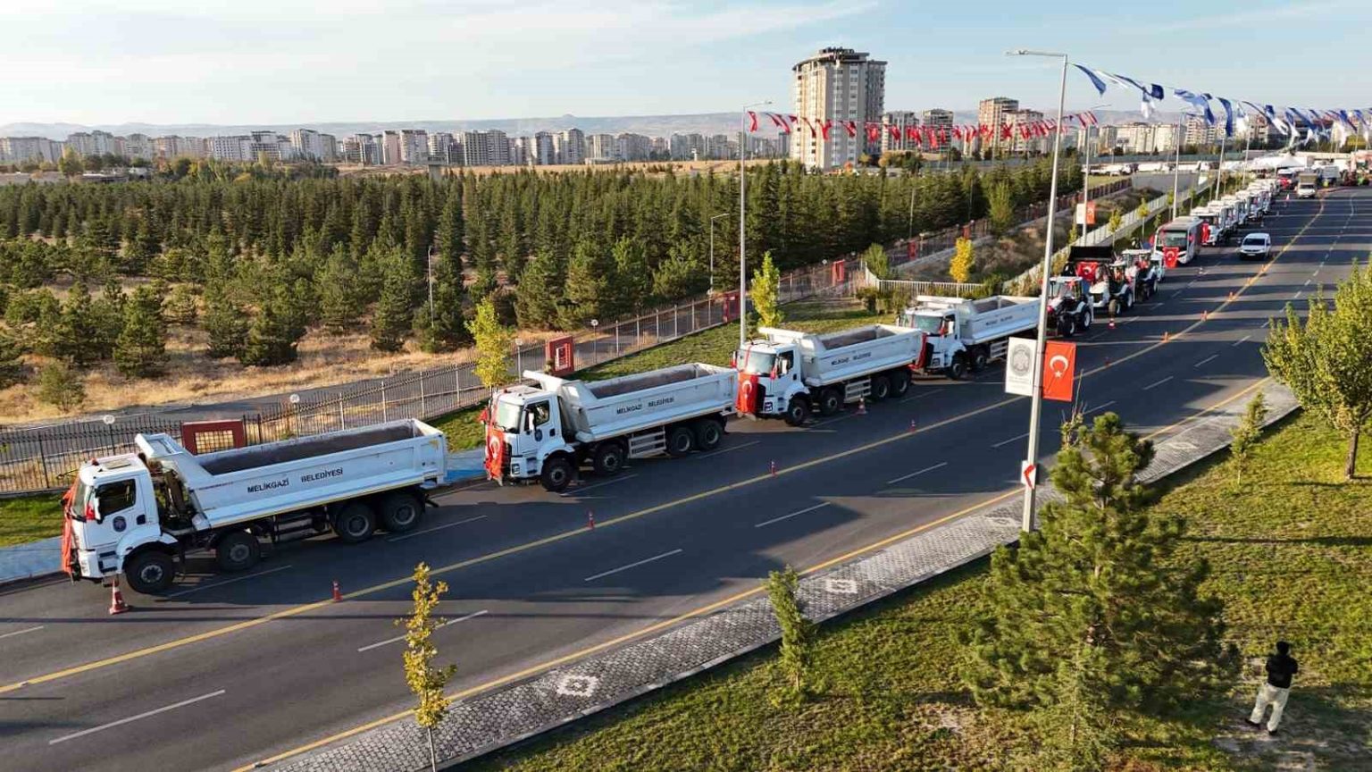 melikgazinin-ulasima-kazandirdigi-albayrak-caddesi-acildi-242-milyonluk-yeni-araclar-tanitildi