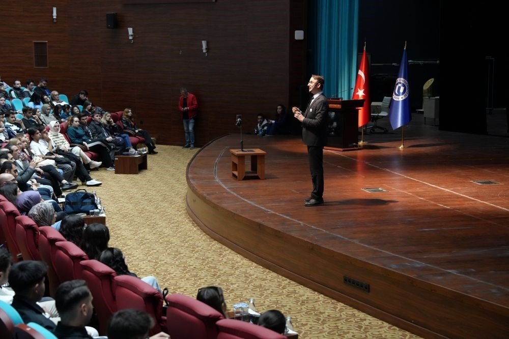 mezunlar-ofisi-ve-kariyer-gelistirme-koordinatorlugu-etkinliklerine-devam-ediyor