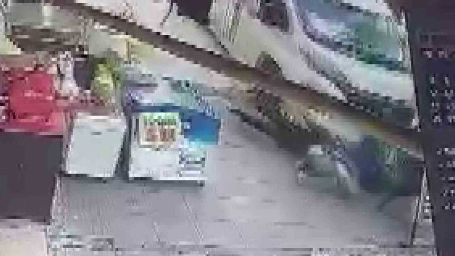 minibus-kaldirima-cikip-yayalara-carpti-2-yarali