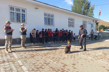 musta-jandarma-ekiplerinden-ogrencilere-egitici-ziyaret