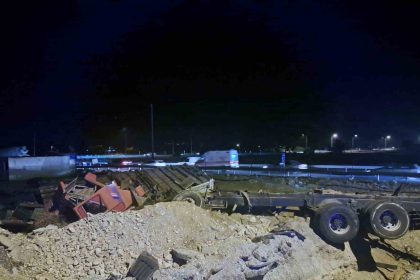 nar-yuklu-tir-sarampole-yuvarlandi