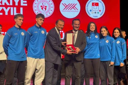 omu-avrupadaki-basarilariyla-odule-layik-goruldu