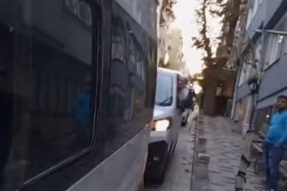 park-tartismasi-kavgaya-donustu-surucunun-tehdidi-kameraya-yansidi