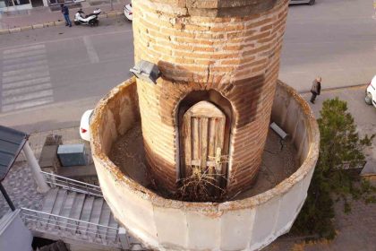 sahruh-beyden-kalan-5-asirlik-minare-dron-ile-goruntulendi