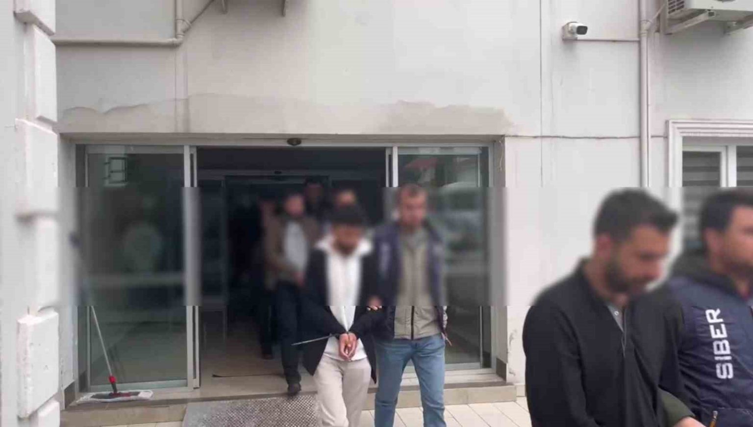 sakarya-merkezli-8-ilde-sahte-borsa-dolandiriciligi-13-tutuklama