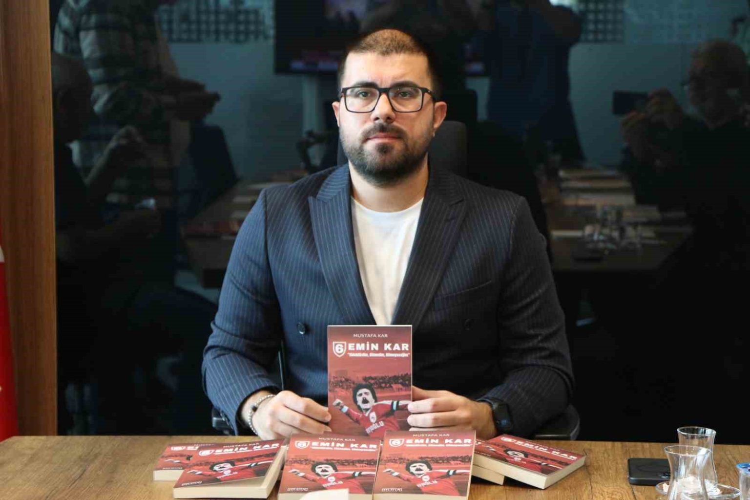 samsunspor-efsanesi-emin-karin-hayati-kitap-oldu