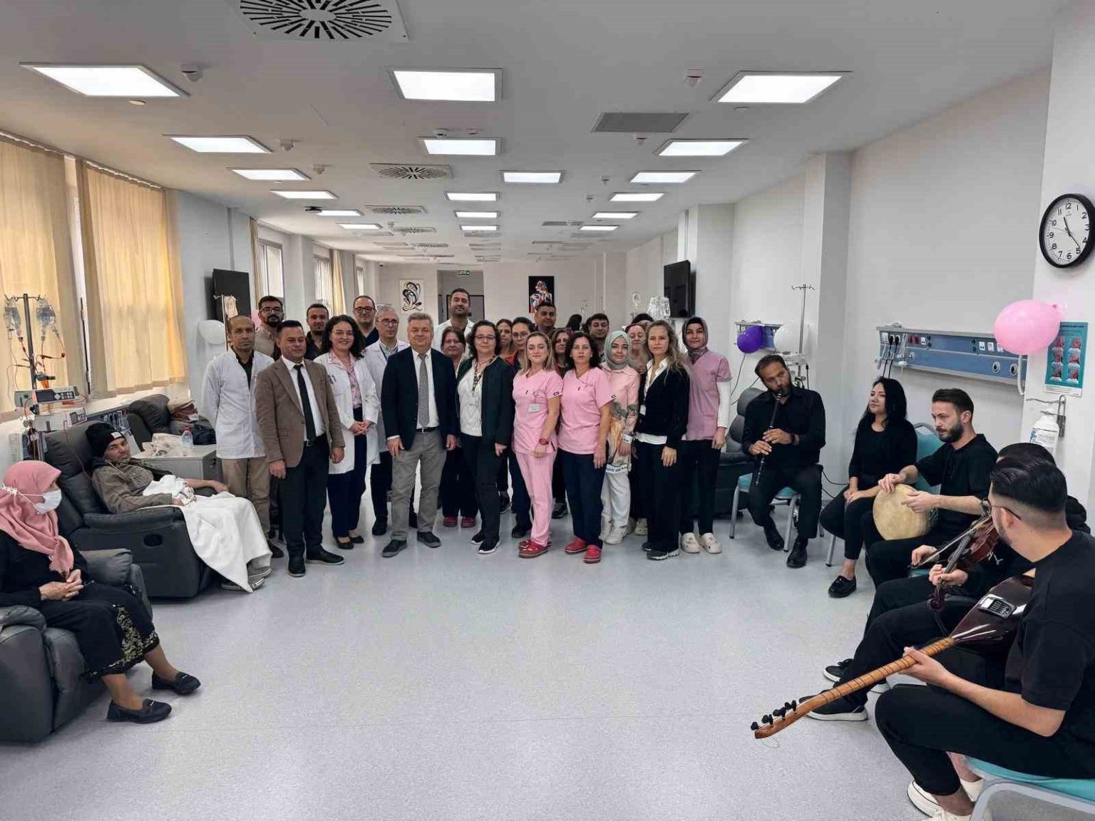 sanatla-umuda-dokunus-etkinligi-hastalara-moral-oldu