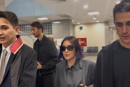 sarkici-melek-mosso-oyuncu-ve-model-serkan-sagdictan-tek-celsede-bosandi