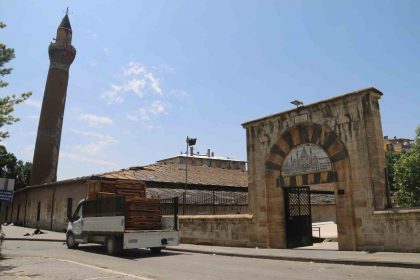 sivas-il-muftusu-limon-ulu-cami-restorasyonu-yaklasik-3-yil-surecek