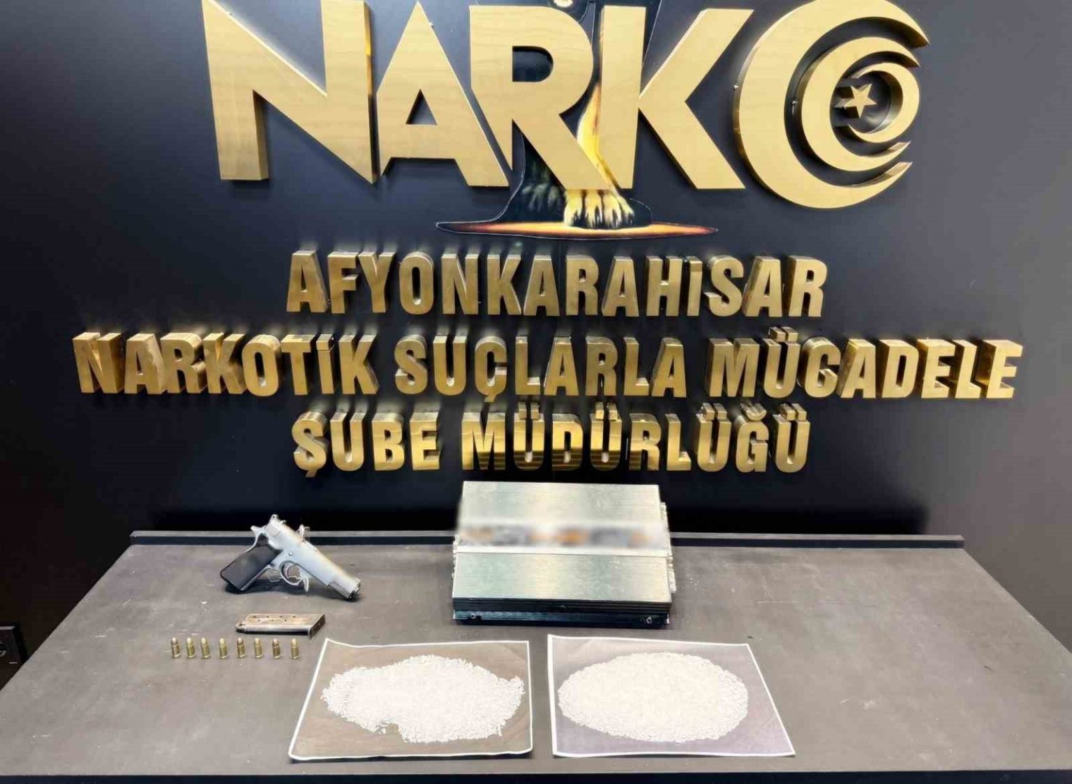 tabanca-ve-uyusturucu-maddeyle-yakalanan-sahis-tutuklandi