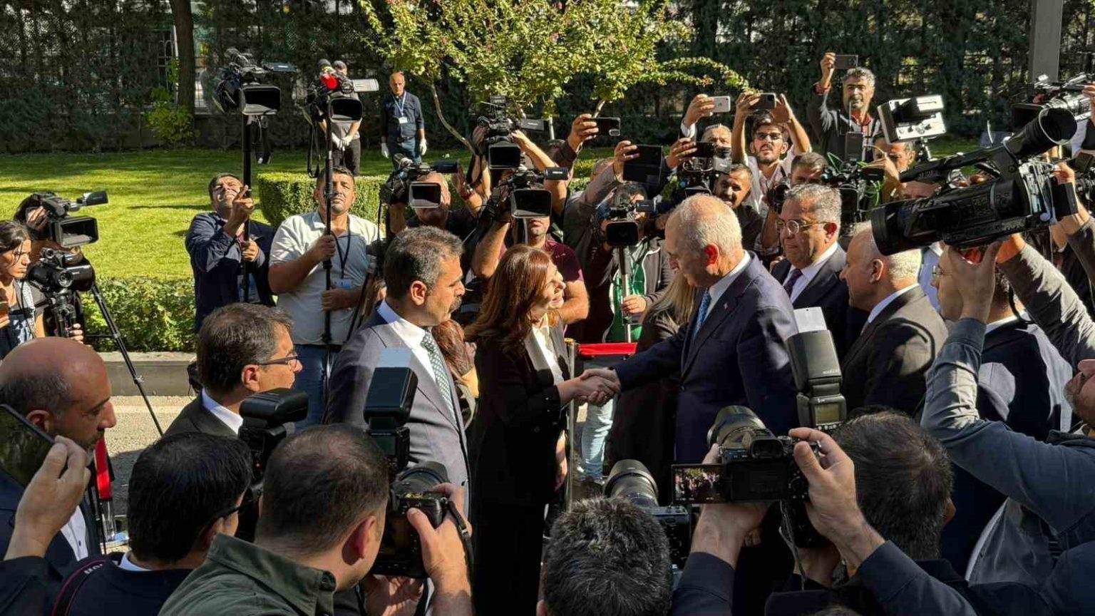 tbmm-baskani-kurtulmus-diyarbakir-buyuksehir-belediyesini-ziyaret-etti