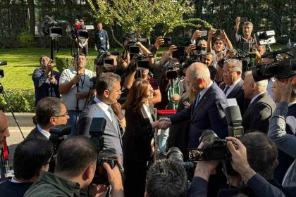 tbmm-baskani-kurtulmus-diyarbakir-buyuksehir-belediyesini-ziyaret-etti