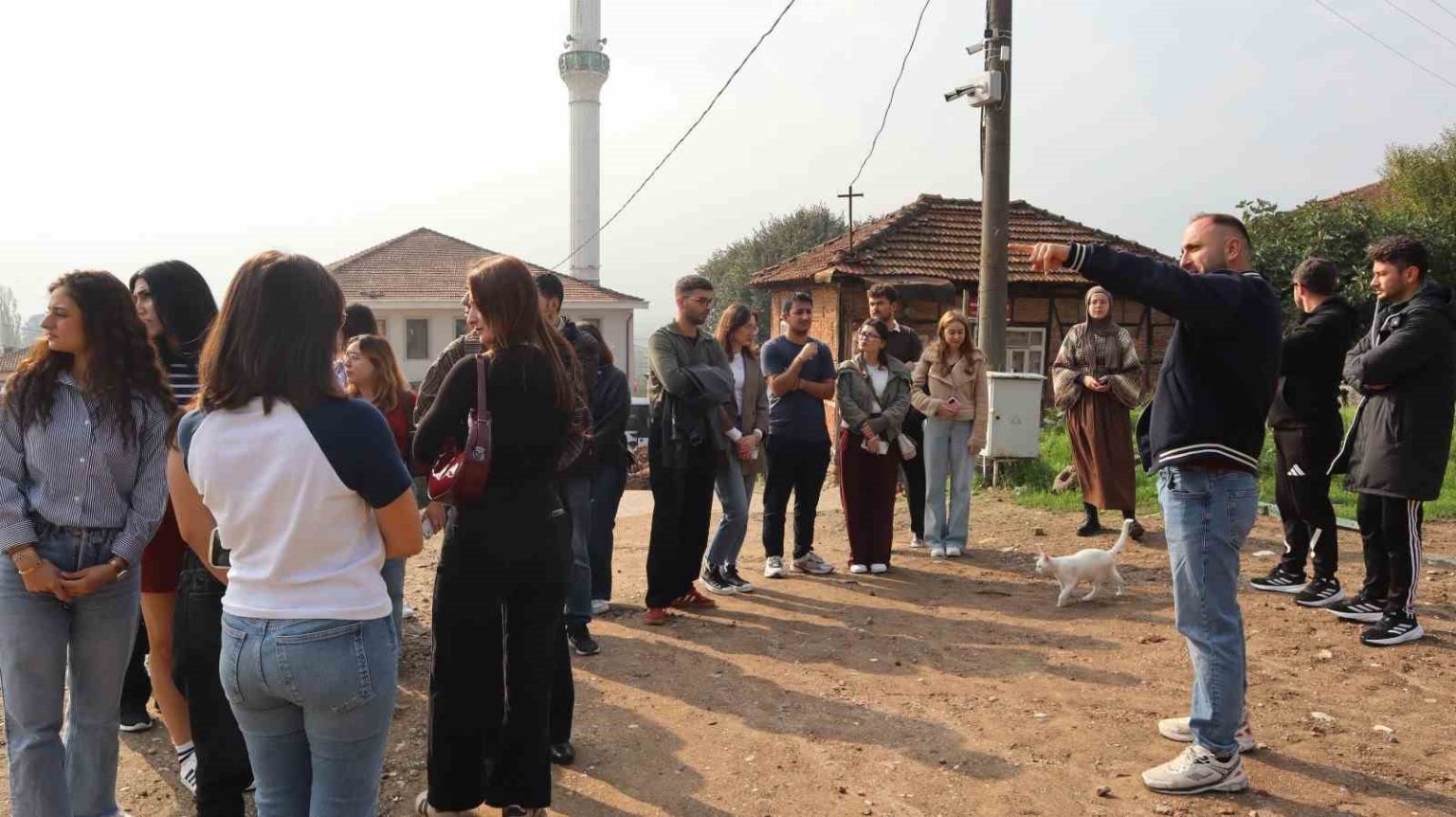 universite-ogrencilerine-sehir-turu-duzenlendi