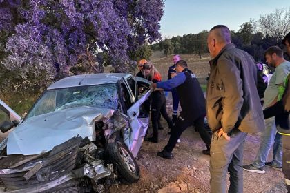 usakta-otomobil-ile-traktor-carpistigi-kazada-kari-koca-yaralandi