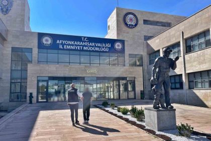 uyusturucu-ticareti-sucundan-aranan-sahsi-polis-yakaladi