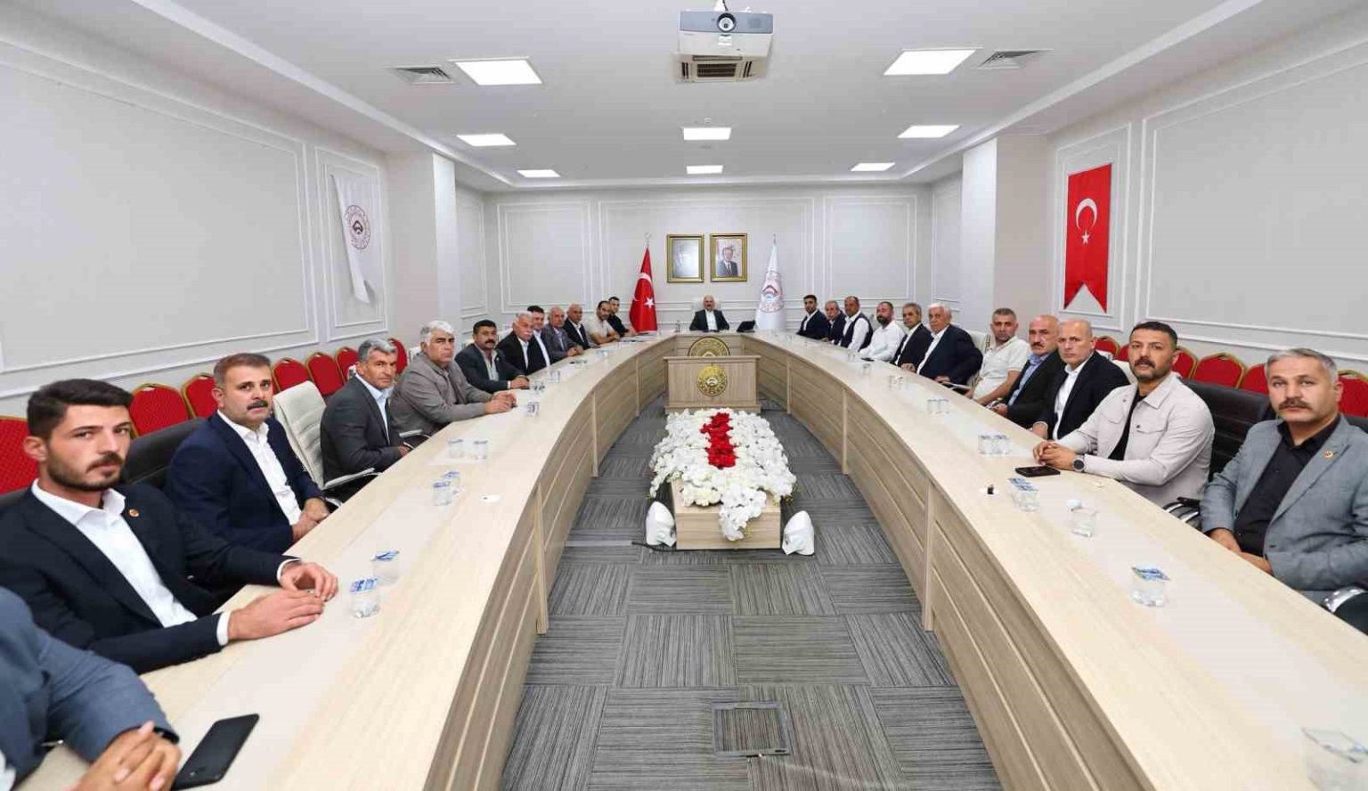 vali-varol-komur-beldesinin-taleplerini-masaya-yatirdi